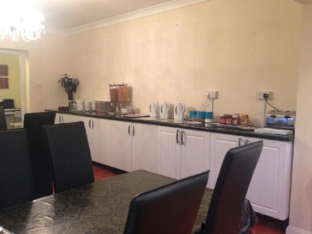 London Heathrow Guesthouse Хилингдън Екстериор снимка