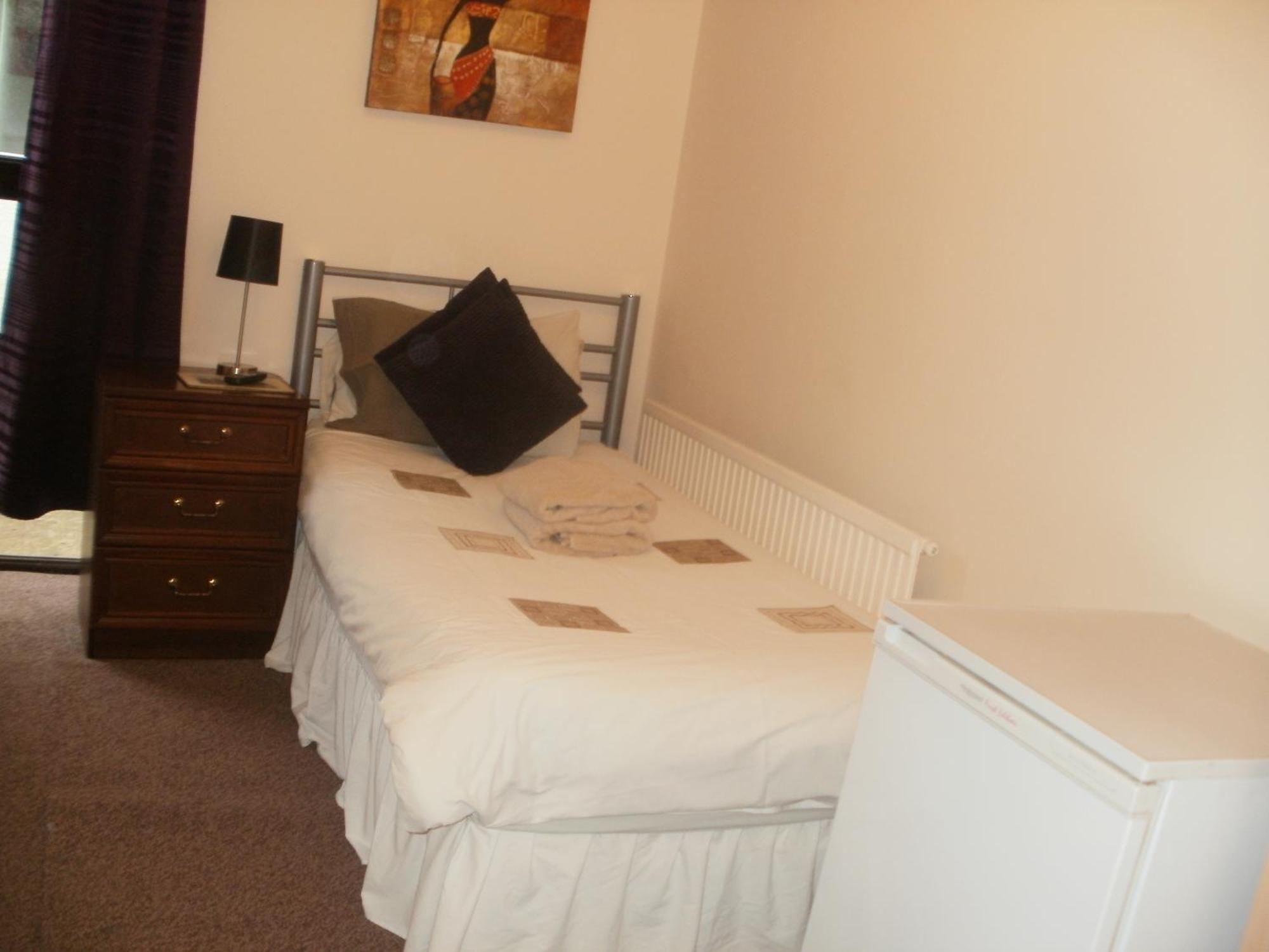 London Heathrow Guesthouse Хилингдън Екстериор снимка