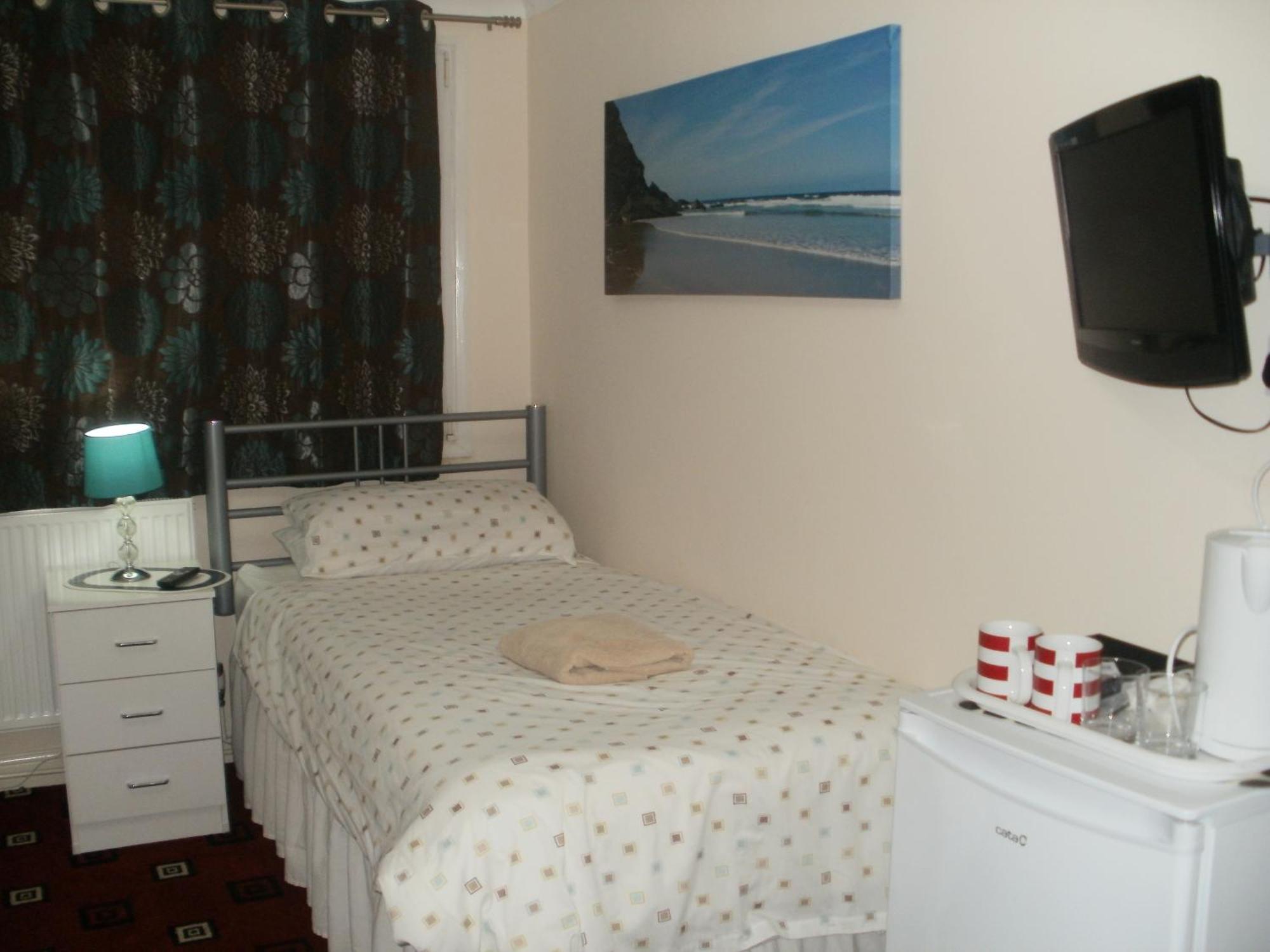 London Heathrow Guesthouse Хилингдън Екстериор снимка