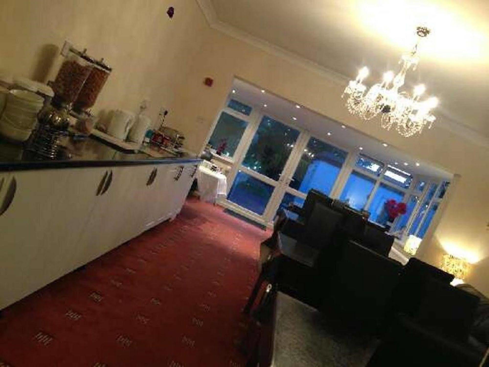 London Heathrow Guesthouse Хилингдън Екстериор снимка