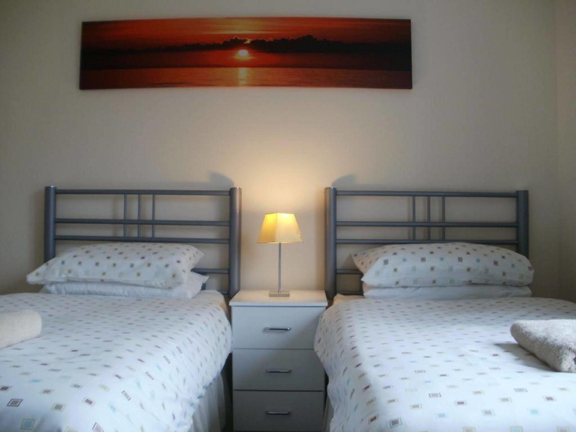 London Heathrow Guesthouse Хилингдън Екстериор снимка